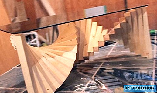 3D salontafel gemaakt van hout en glas