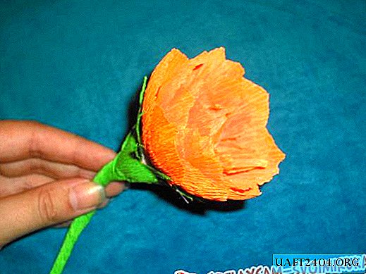 Flor de loto de papel corrugado