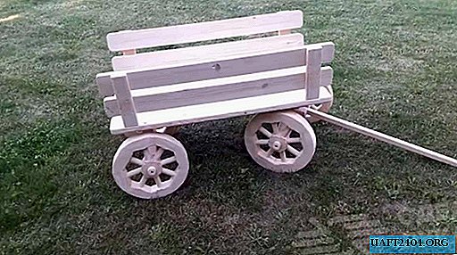 Do-it-yourself decorative garden trolley made of wood