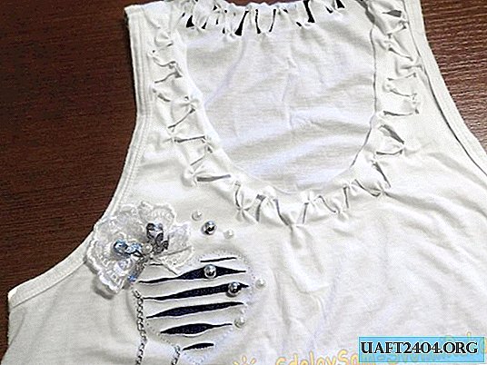 Decorate a white T-shirt with your own hands
