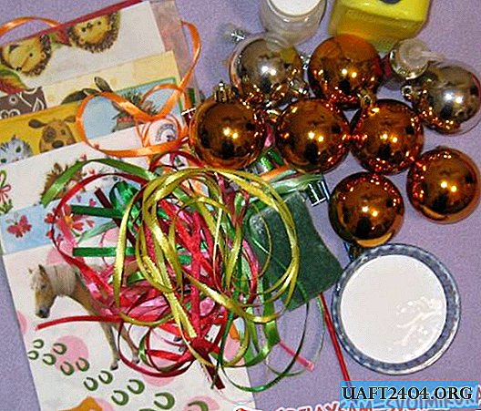 Decoupage Christmas balls