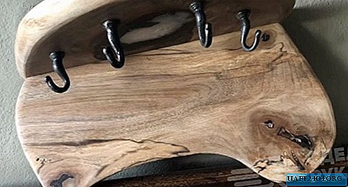 Percha de madera de bricolaje con estante