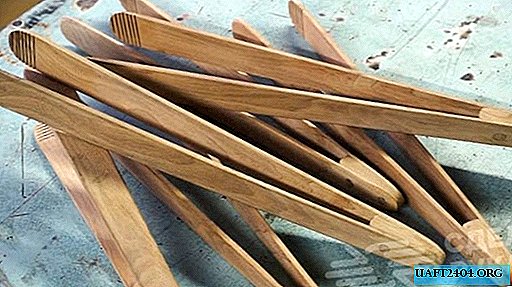 Wooden tongs for turning meat