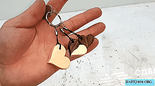 Porte-clés en bois en forme de coeur