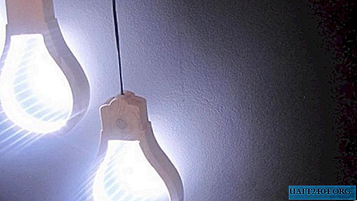 Holzlampe in Form einer Lampe