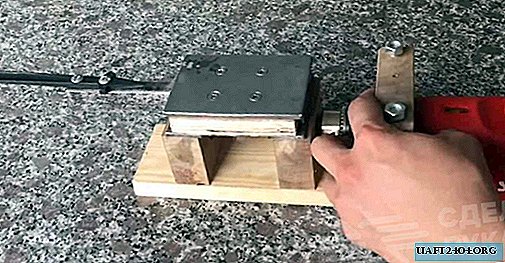 Elektrisk bore med et bore- eller skruetrækkerdrev