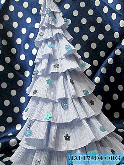 Božično drevo iz valovitega papirja