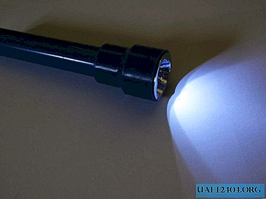 Water-powered flashlight
