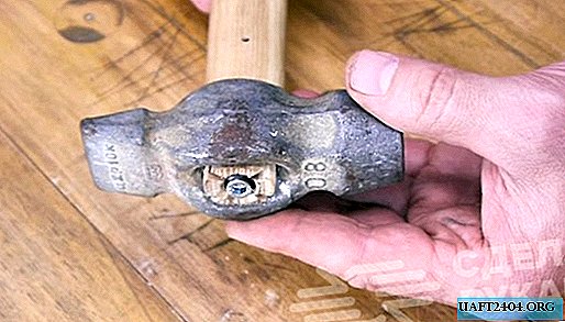 Usando una cuña de tornillo para asegurar el martillo