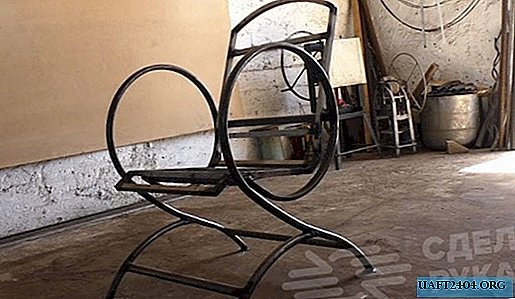 Gebogenes Gestell eines Stuhls aus einem Rund- und Profilrohr