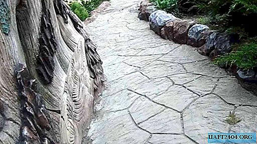 Cómo hacer un camino de hormigón tallado en una piedra decorativa