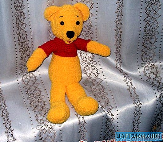 How to tie a toy Winnie the Pooh?