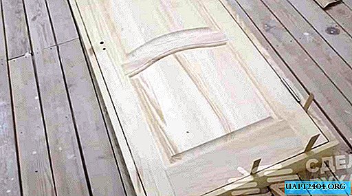 How to install a door leaf with a box on a mounting foam
