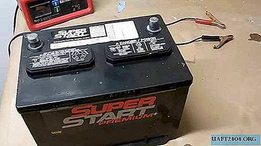 Hoe een autobatterij met zuiveringszout te herstellen