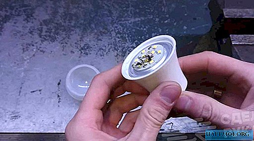 Linterna de una bombilla LED vieja