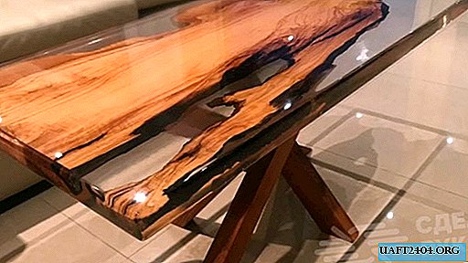 Table basse en bois d'olivier avec époxy