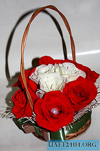 Korb mit Blumen aus Wellpappe