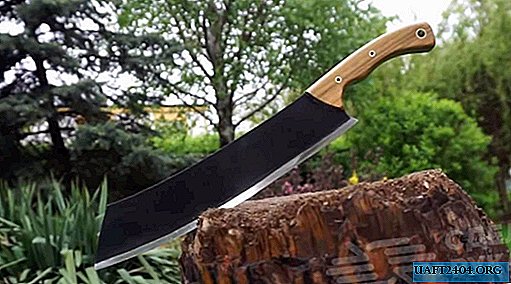 Machete from an old rusty wood saw