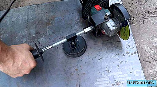 Magnetic compass for angle grinder