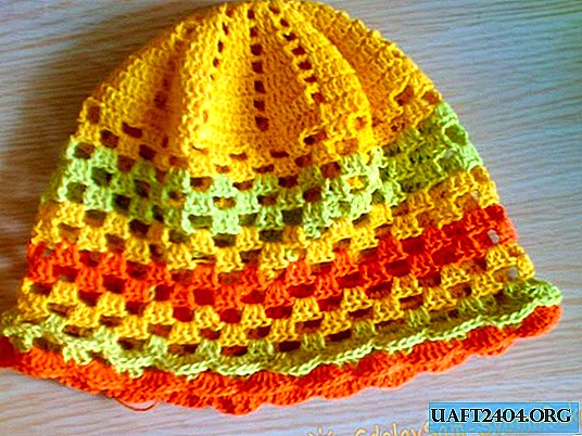 Workshop on knitting jewelry for a summer hat