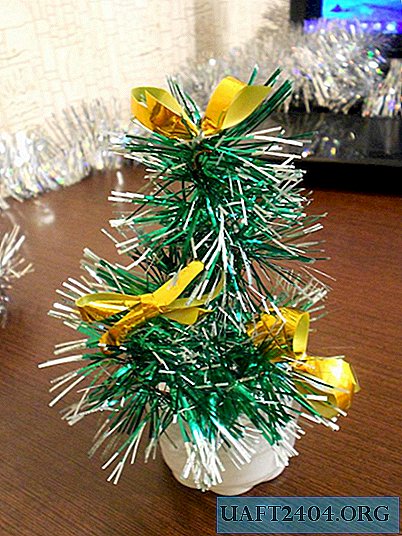 Mini árvore de Natal para escritório