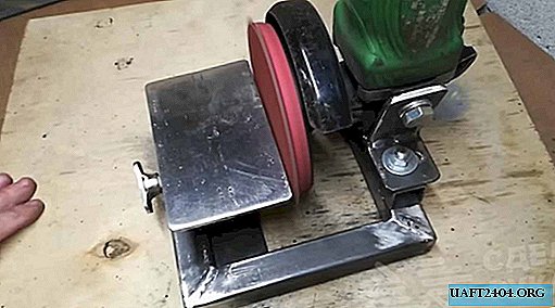 Mini-Schleifmaschine von einem kleinen Winkelschleifer