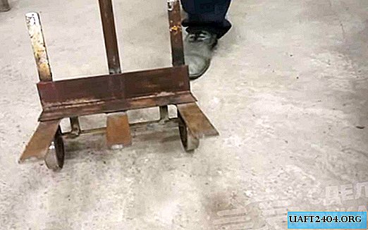 Mini trash trolley for transporting building materials
