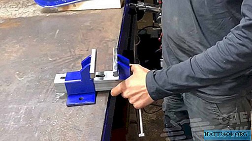 Mini vise for do-it-yourself locksmith work