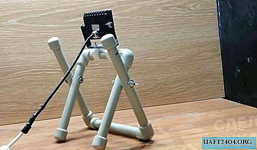 Mobile stand made of PVC pipe: for spotlight