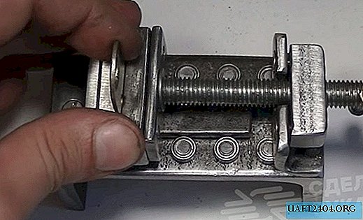 Table mini vise with bearings