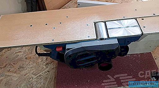 Do-it-yourself desktop jointer from an electric planer