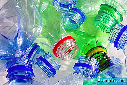 Uso inusual de botellas de plástico en el país.