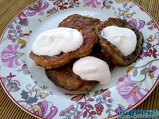 Funky and simple banana pancakes without flour and milk