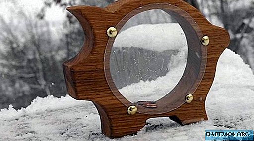 Ide hadiah asli: celengan yang terbuat dari kayu