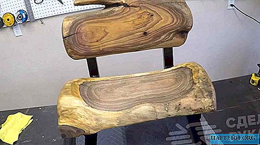 Chaise enfant originale en bois et pipe
