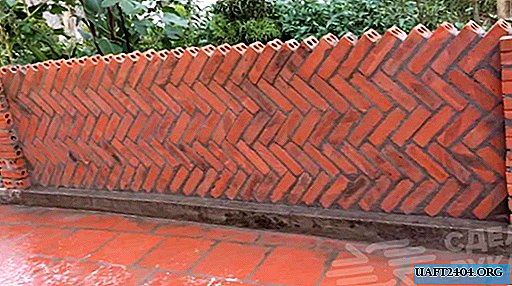A cerca original de tijolos em vietnamita