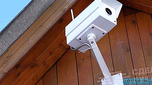 Original birdhouse in the form of a surveillance camera