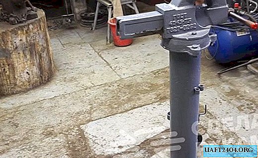 Mobile stand for vise on wheels