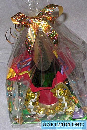 Gift composition "Horseshoe" with sweets