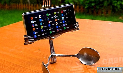 Smartphone stativ gjord av gafflar och skedar