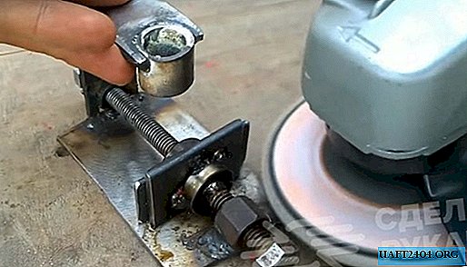 Outil pour percer des tuyaux avec collier