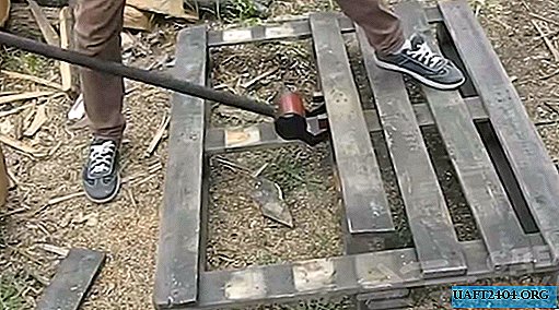 Dispositivo para desmontar tarimas y suelos de madera.