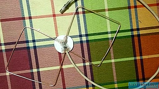 Simple antenna for digital television
