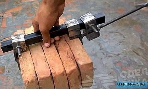 A simple tool for carrying bricks