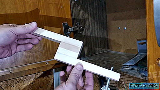 Dispositif simple pour ajuster la hauteur de la porte de l'armoire