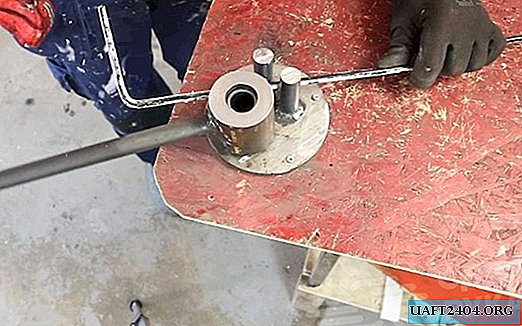 A simple fixture for manual bending of metal