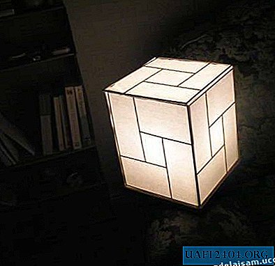Basit tasarımcı lamba
