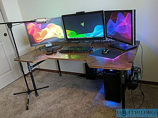 Meja komputer sederhana