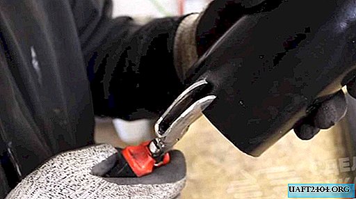 Outil à main pour sertir les extrémités de tuyaux à partir d'une pince