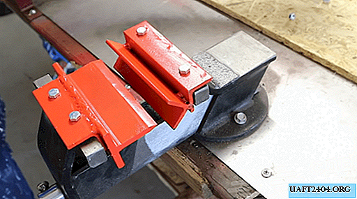Manual press for bending metal at an angle
